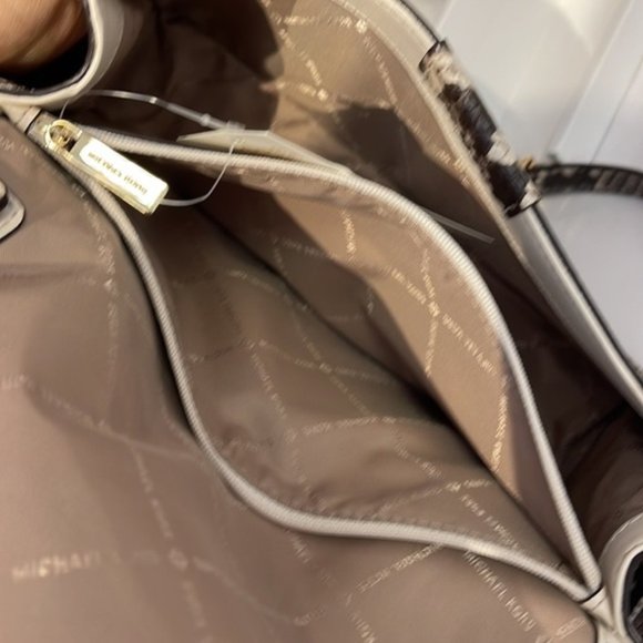 Michael Kors Sonia Medium Snake Embossed Shoulder Bag Natural - Picture 6 of 16